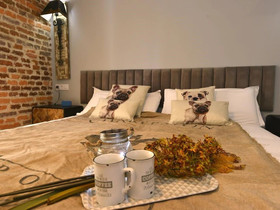 Center Suite