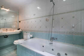 Las Brisas Apartamentos