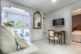 Las Brisas Apartamentos