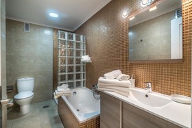 Las Brisas Apartamentos