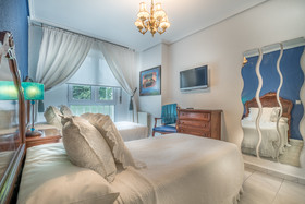 Las Brisas Apartamentos