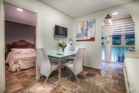 Las Brisas Apartamentos