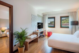 Hotel Santiago Plaza, Affiliated by Meliá