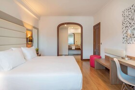 Hotel Santiago Plaza, Affiliated by Meliá