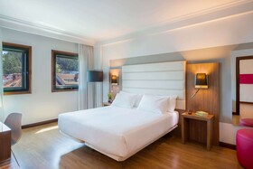 Hotel Santiago Plaza, Affiliated by Meliá