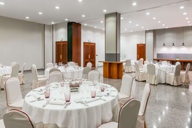 Hotel Santiago Plaza, Affiliated by Meliá