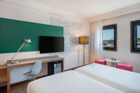 Hotel Santiago Plaza, Affiliated by Meliá