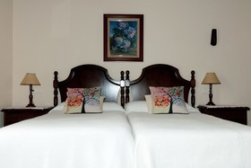 Trisqueles y Buganvillas