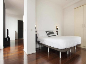 AinB Gothic Cathedral Apartments