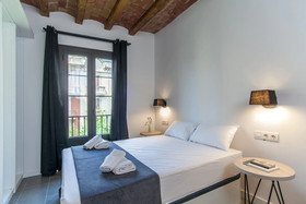Aparteasy - Deluxe Family Apartments with Pool