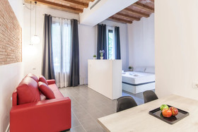 Aparteasy - Deluxe Family Apartments with Pool