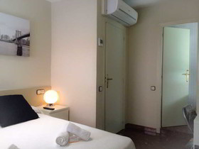 Barcelona City Street Hostal