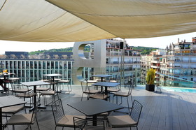 B-Hotel