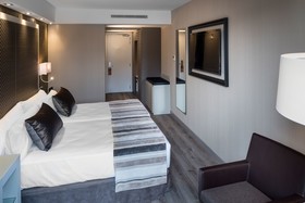 Catalonia Square Hotel