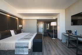 Catalonia Square Hotel