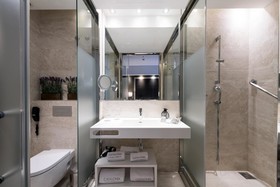 Catalonia Square Hotel