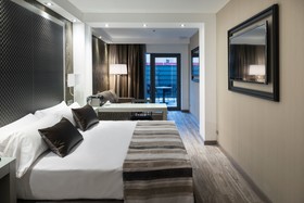 Catalonia Square Hotel
