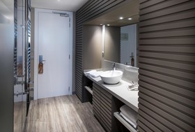 Catalonia Square Hotel