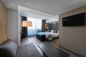 Catalonia Square Hotel