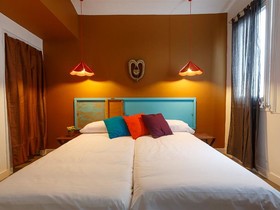 Hip Hostel