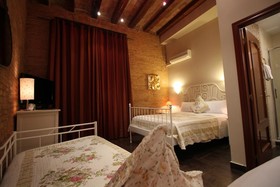 Hostal Orleans Barcelona