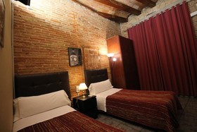 Hostal Orleans Barcelona