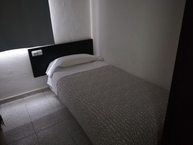 Hostal River