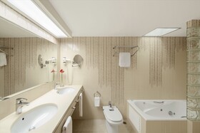 Lamaro Hotel