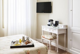 Lamaro Hotel