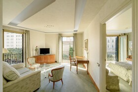 Lamaro Hotel