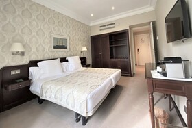Lamaro Hotel
