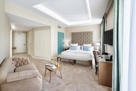 Lamaro Hotel
