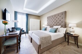 Lamaro Hotel
