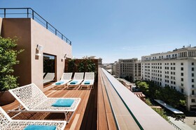 Lamaro Hotel