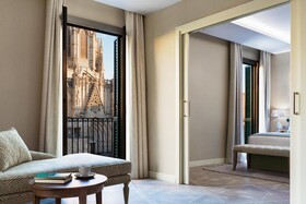 Lamaro Hotel