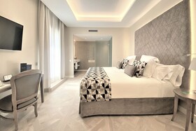 Lamaro Hotel