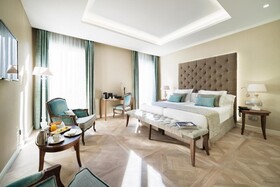 Lamaro Hotel