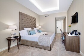 Lamaro Hotel