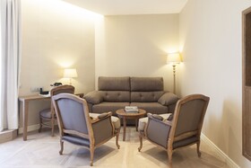Lamaro Hotel