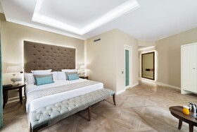 Lamaro Hotel