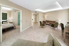 Lamaro Hotel