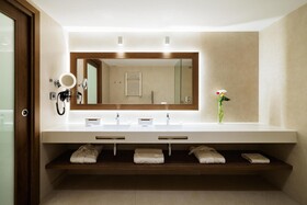 Lamaro Hotel