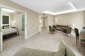 Lamaro Hotel