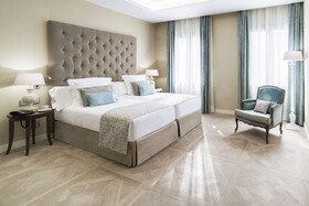 Lamaro Hotel