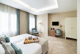 Lamaro Hotel