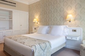 Lamaro Hotel