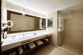 Lamaro Hotel