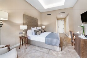 Lamaro Hotel