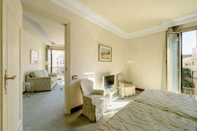 Lamaro Hotel
