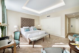 Lamaro Hotel